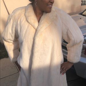 🔸BEST OFFER🔸Edwards-Lowell Vintage Fur Coat